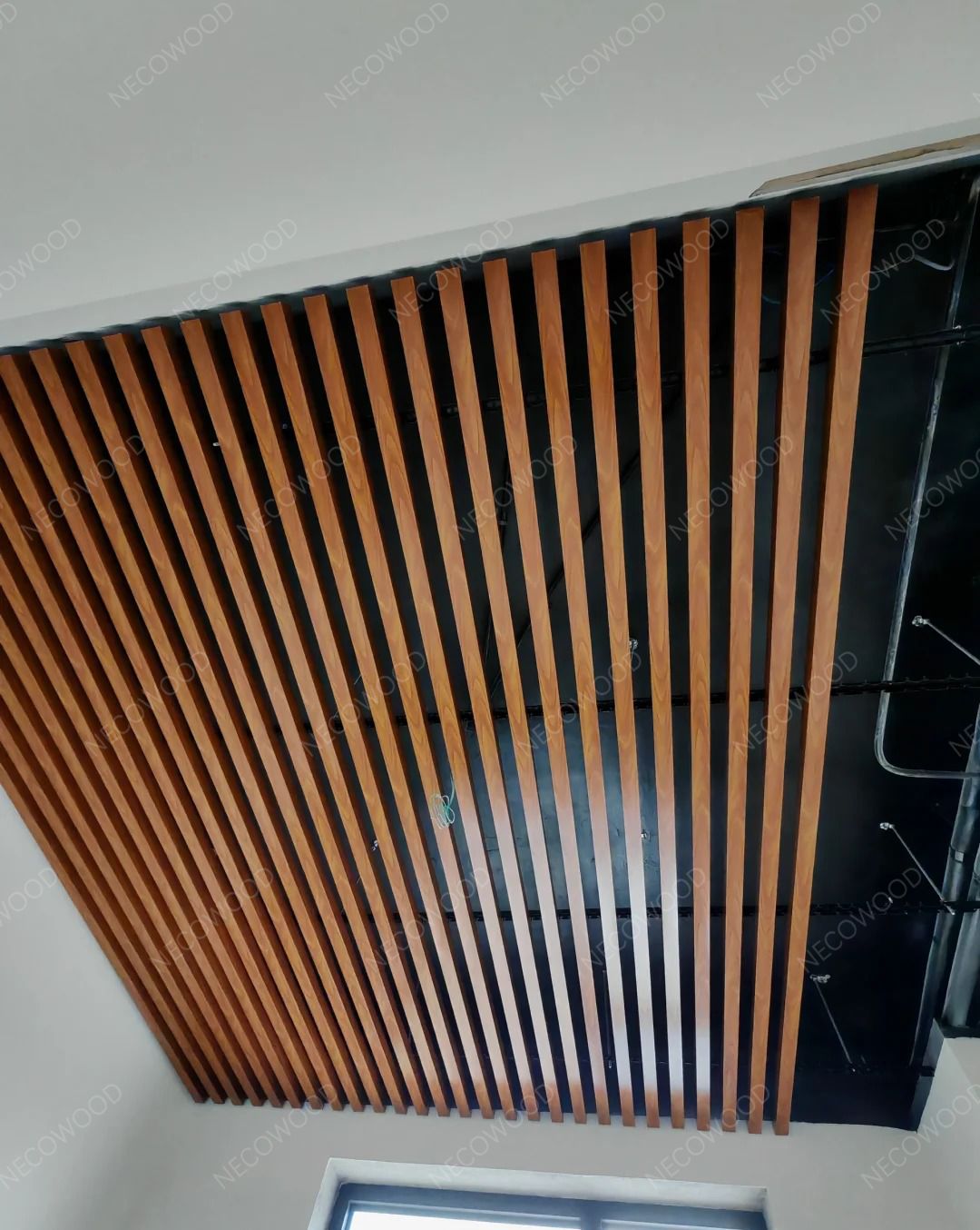 Plafon WPC NECOWOOD di Tangerang: Tahan Uap Dapur & Lembab Tropis